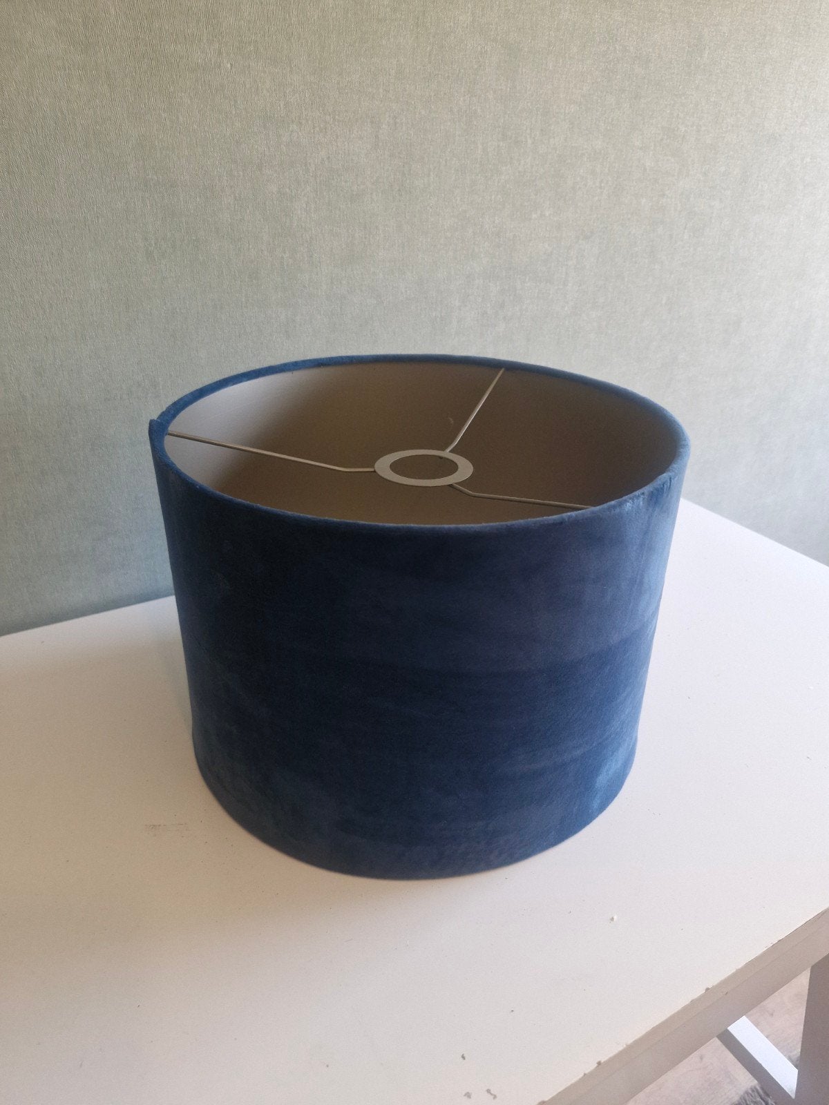 Prachtige blauwe suède lampenkap, Ophalen, Blauw, Rond, Zo goed als nieuw