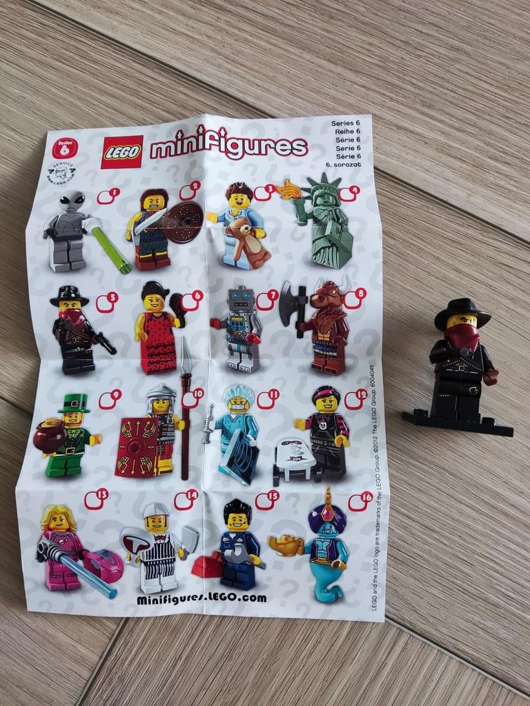 Lego minifigures serie 6 bandit, robot, sleepyhead, Ophalen of Verzenden, Zo goed als nieuw