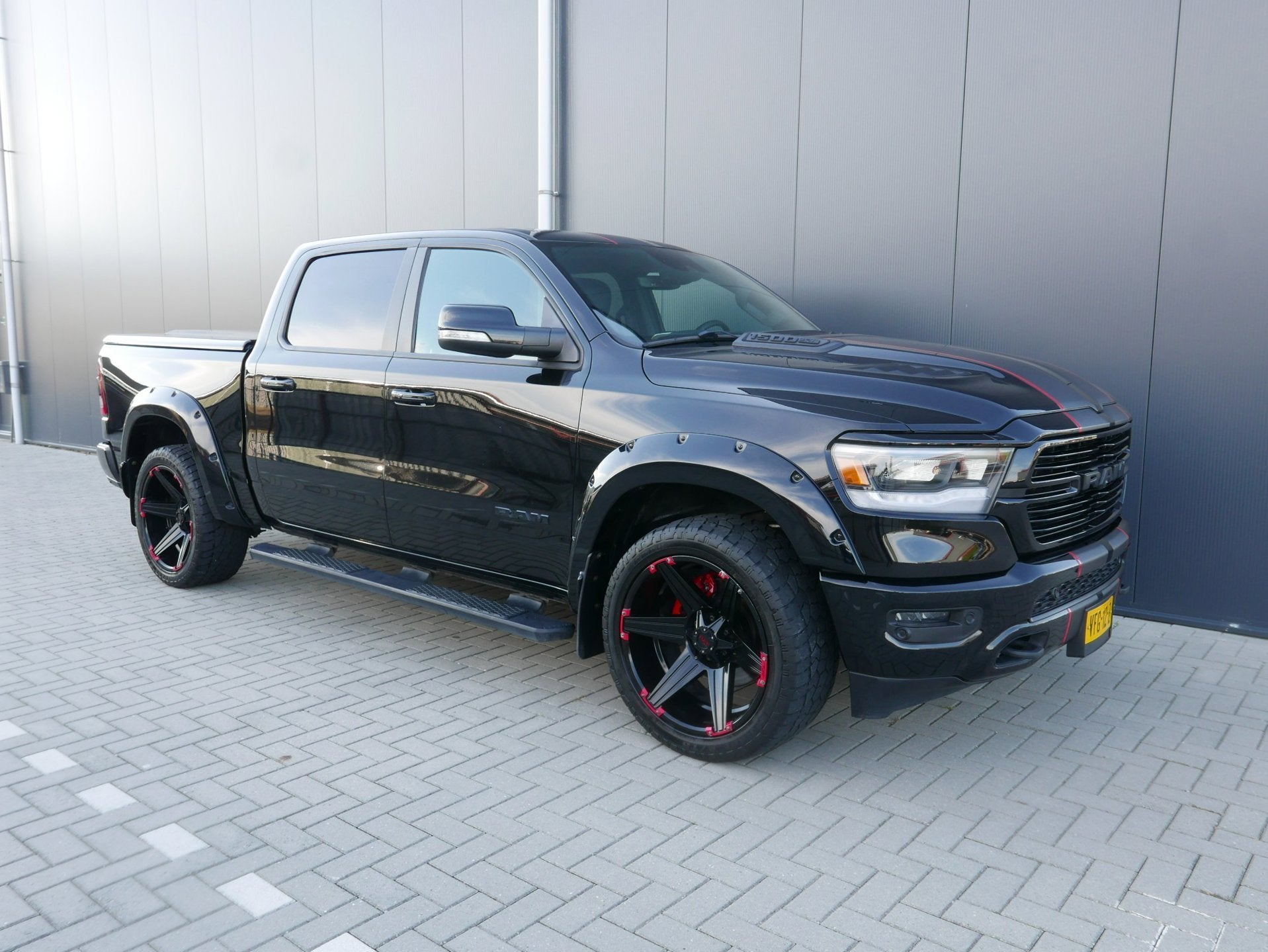 Dodge Ram 1500 5.7 V8 4x4 401 PK Crew Cab LARAMIE FULL OPTIO, Auto's, Automaat, Gebruikt, 5654 cc, Zwart