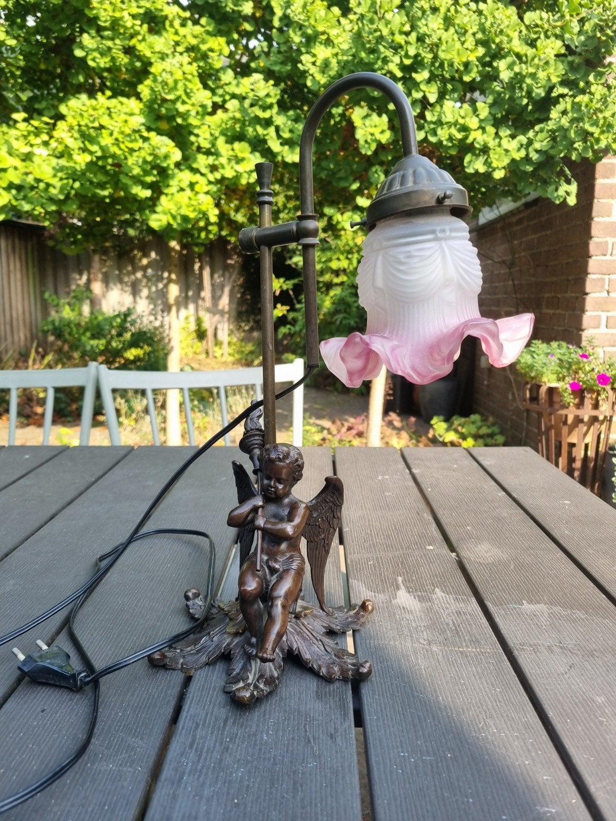 Antieke tafellamp met cherubijn en roze glazen kap, Antiek en Kunst, Antiek | Lampen, Ophalen