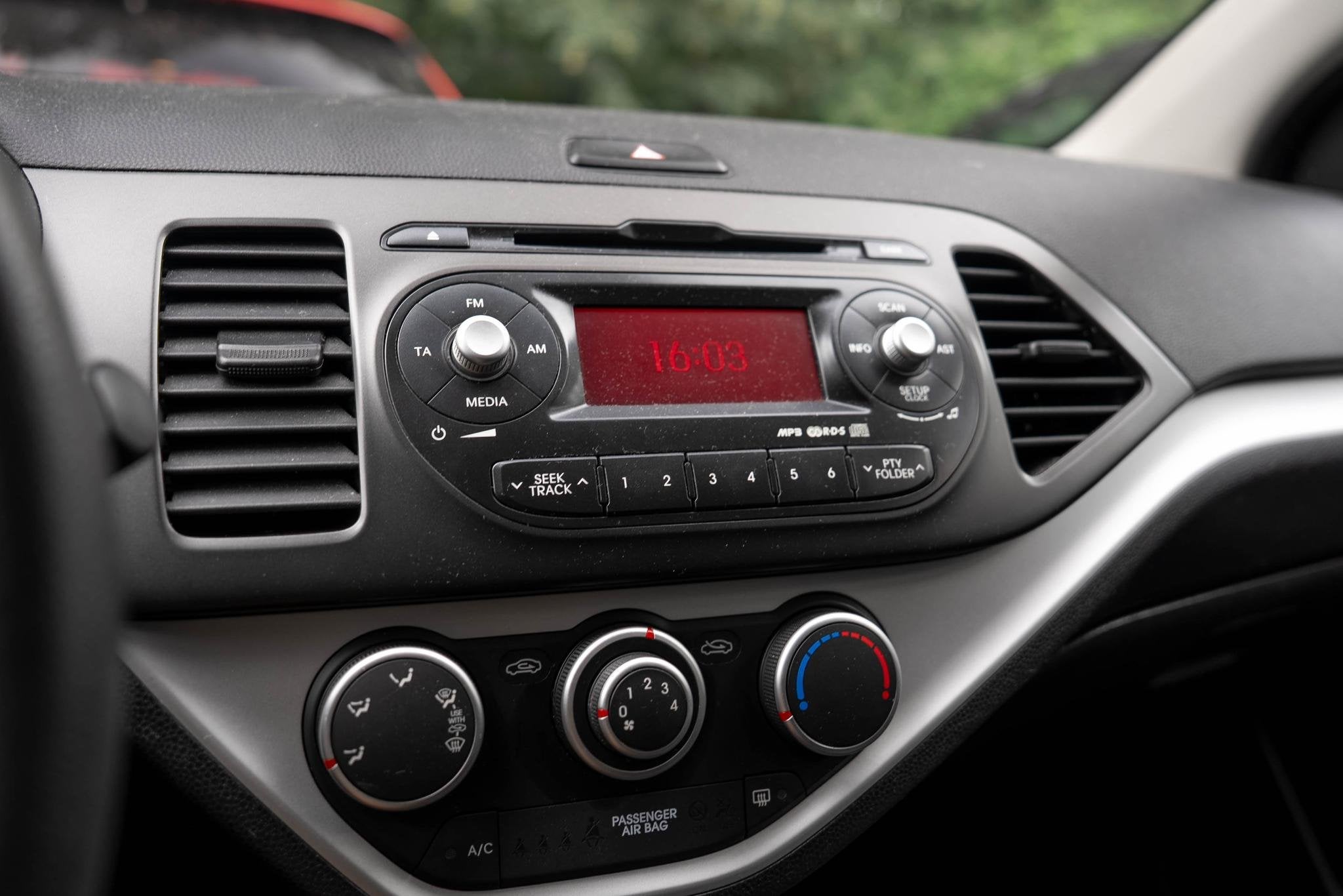 Foto 12 van Kia Picanto 1.2 CVVT ISG Plus Pack | Airco | Elek Ramen | NA