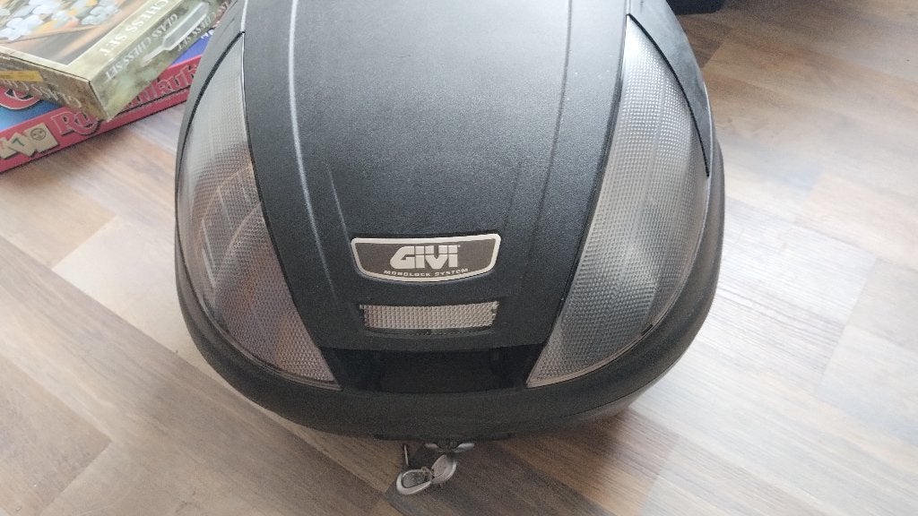 Givi Topkoffer met montageplaat, Motoren, Ophalen of Verzenden, Zo goed als nieuw