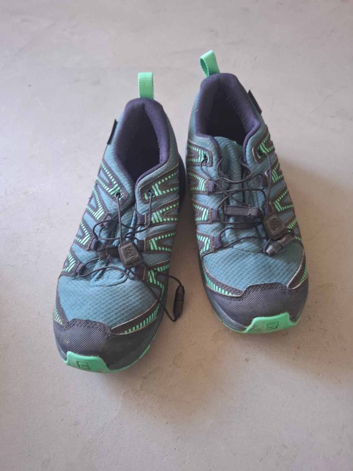 Salomon sportschoenen maat 33, zo goed als nieuw, Ophalen, Zo goed als nieuw, Salomon, Sportschoenen