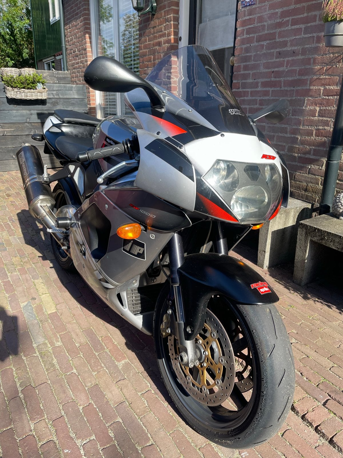 Aprilia RSV mille 1000 - Sportieve en krachtige motorfiets, Motoren, 2 cilinders, Motorrijbewijs A, Gebruikt, Handgeschakeld