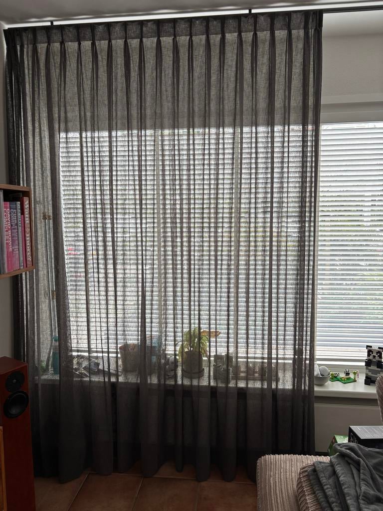 Donkergrijze vitrage/inbetween gordijnen, Ophalen, 200 cm of meer, 150 tot 200 cm, Zo goed als nieuw
