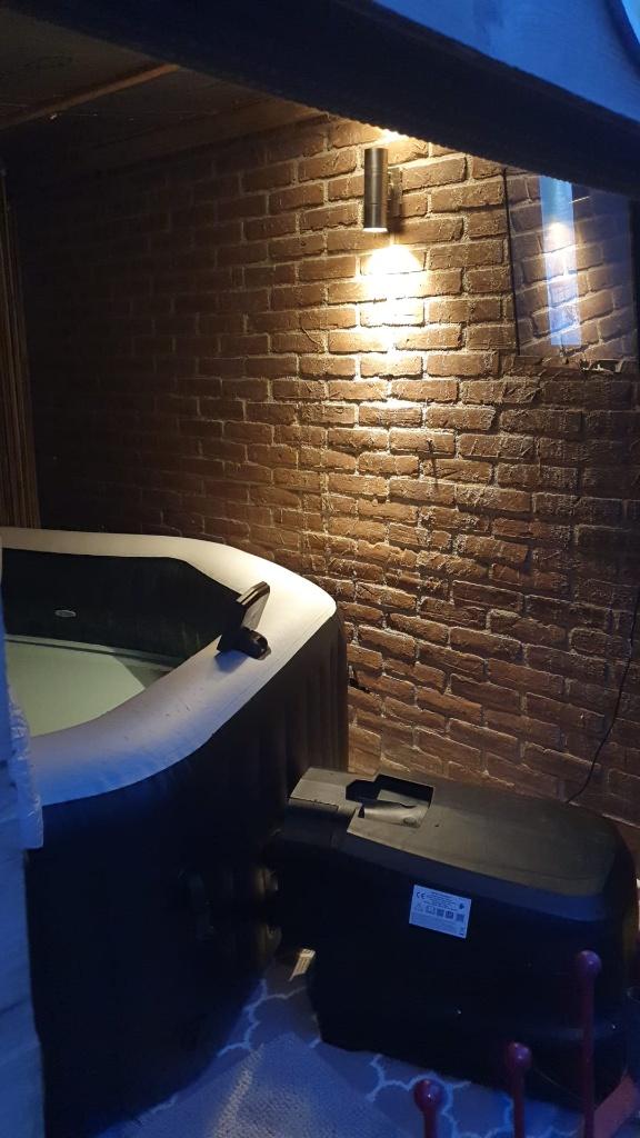 Intex PureSpa SC-WF20 van 8/2024, 4‑pers Compleet Luxe, Ophalen, Zo goed als nieuw, Opblaasbaar
