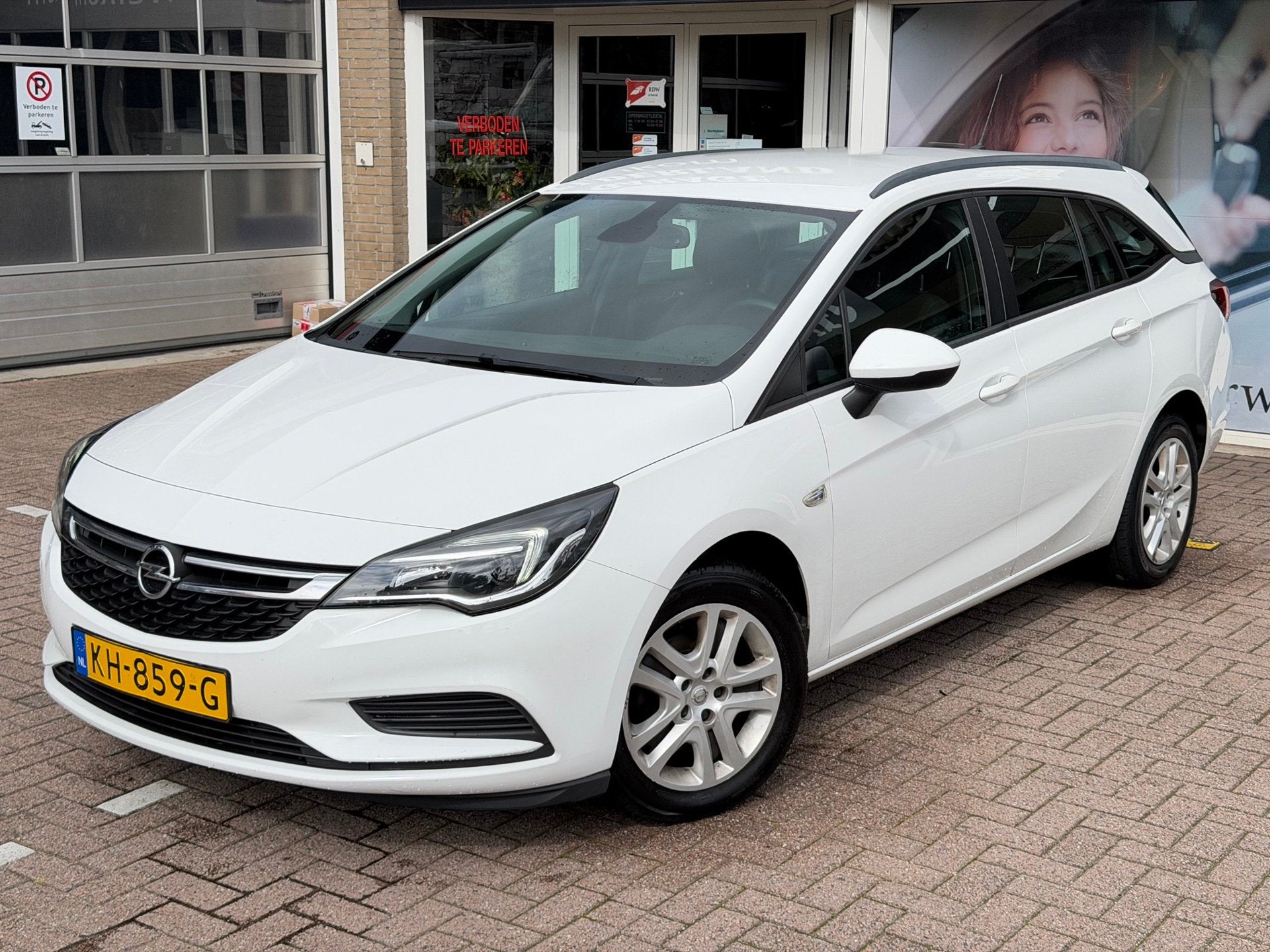 Opel Astra Sports Tourer CLIMATE | PDC | TREKHAAK | ISO | AP, Auto's, Voorwielaandrijving, Dealer onderhouden, Stof, Gebruikt