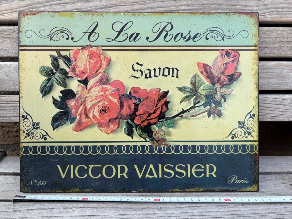 Vintage metalen bord "A La Rose Savon Victor Vaissier", Ophalen of Verzenden