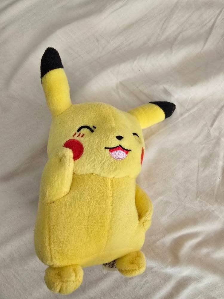 Leuke Pikachu knuffel - Zo goed als nieuw, Overige merken, Geel, Overige typen, Ophalen of Verzenden