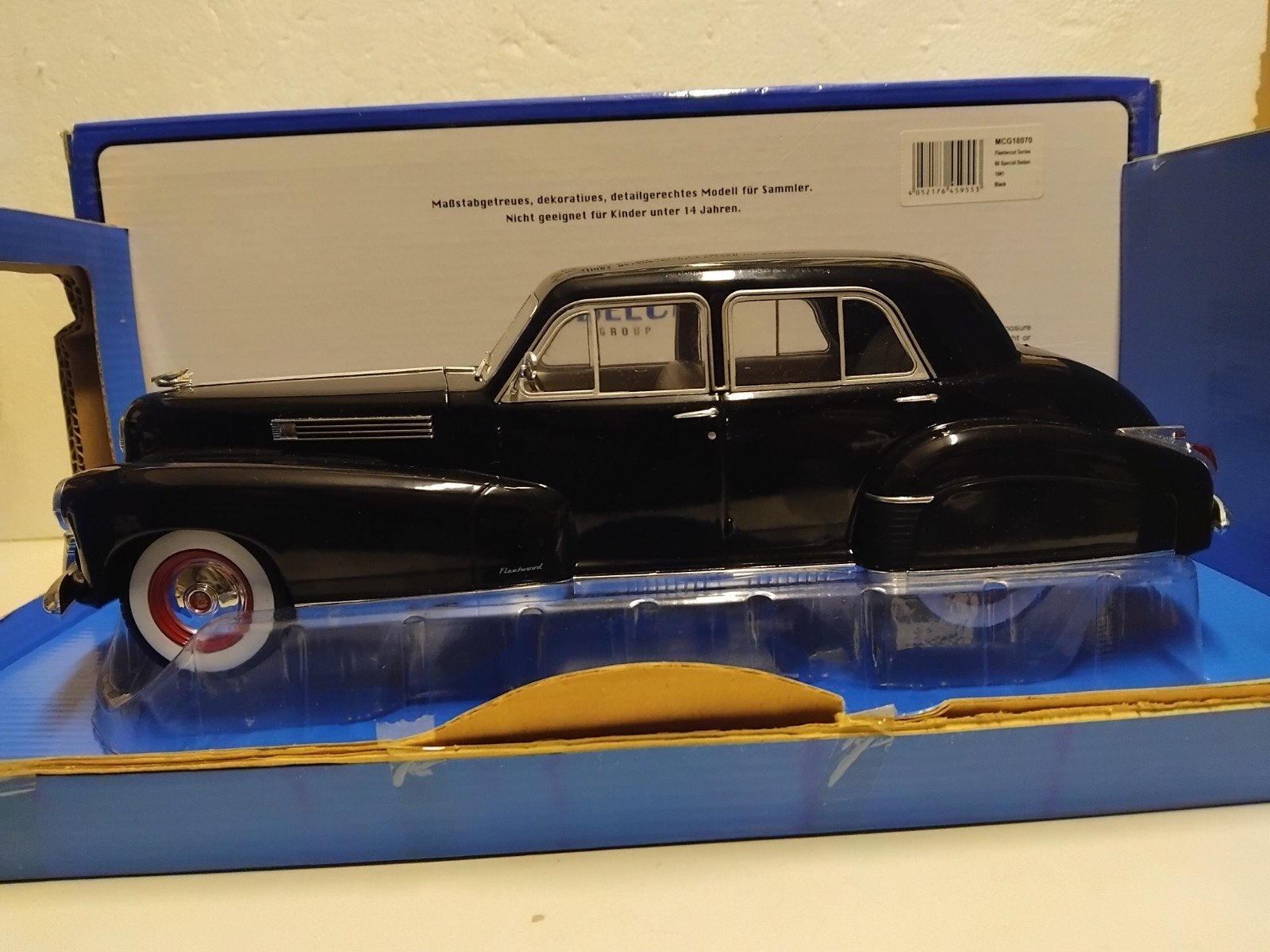 Cadillac Special sedan Series 60 zwart Mcg 1:18 KRD, Hobby en Vrije tijd, Ophalen of Verzenden, Zo goed als nieuw, Auto, Overige merken