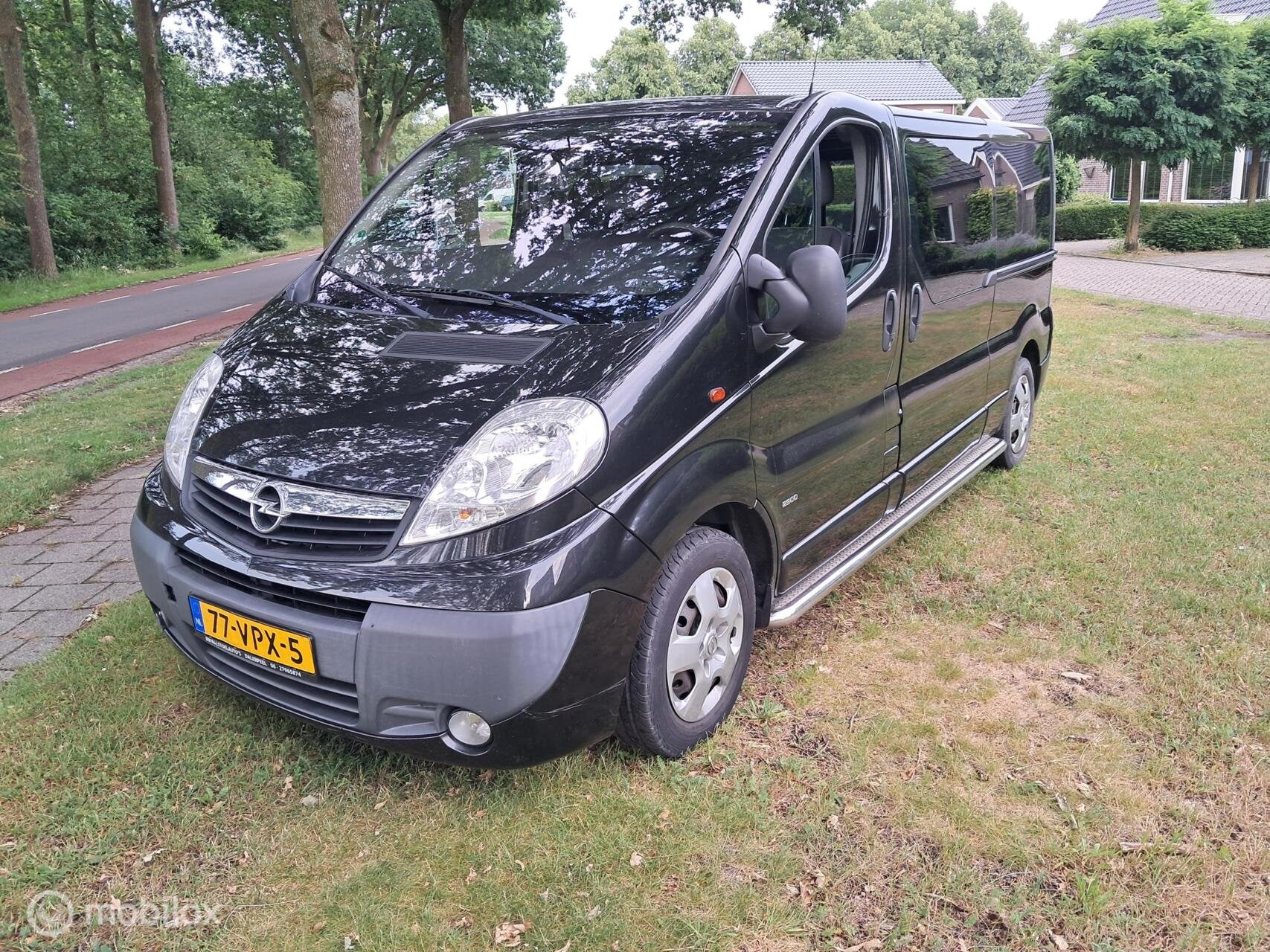 Opel Vivaro 4+1 rolstoelbus, Auto's, Voorwielaandrijving, Startonderbreker, 4 cilinders, 2000 kg