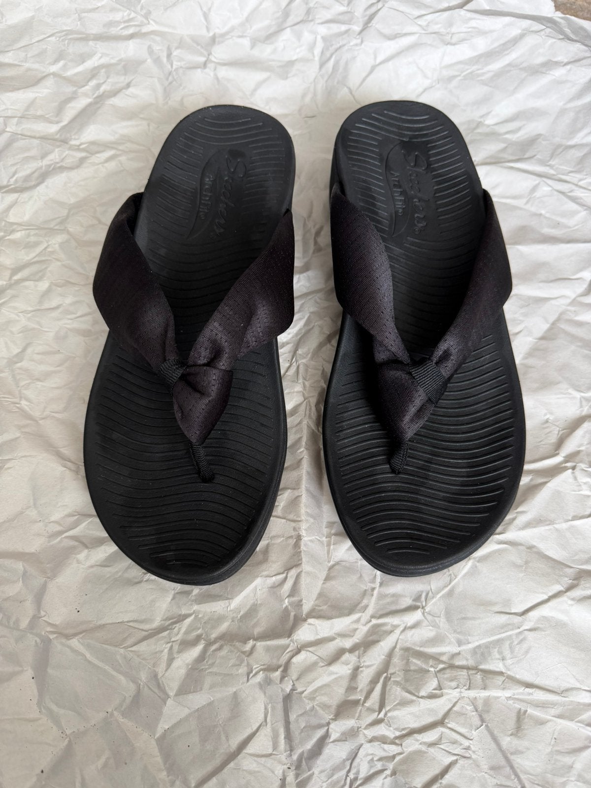 Skechers Arch Fit zwarte slippers - maat 38, Zwart, Zo goed als nieuw, Ophalen, Slippers