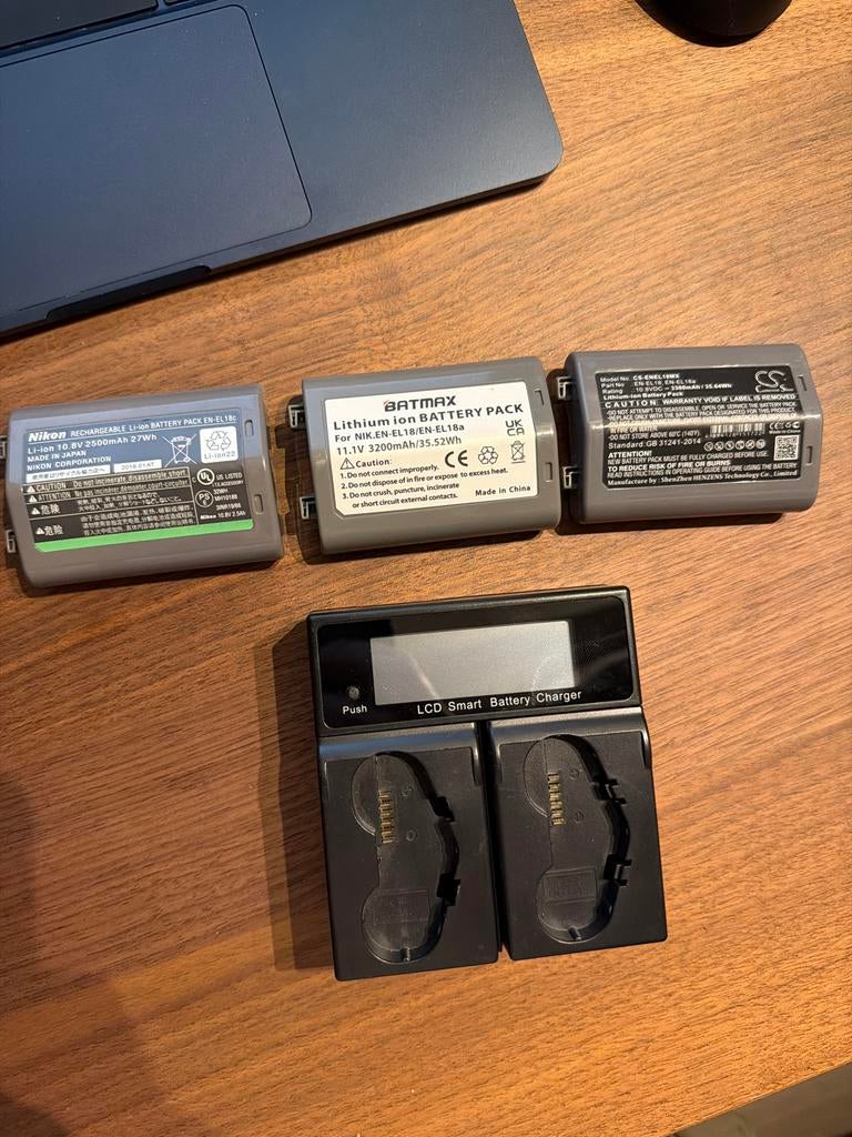 Nikon EN-EL18c accu's en lader, Ophalen of Verzenden, Gebruikt