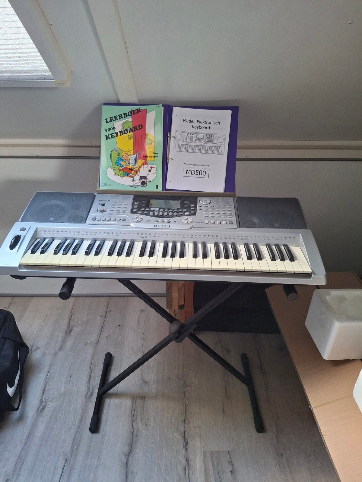 Medeli MD500 Keyboard met standaard, boekjes en doos, Muziek en Instrumenten, Met standaard, Ophalen of Verzenden, Medeli, 61 toetsen