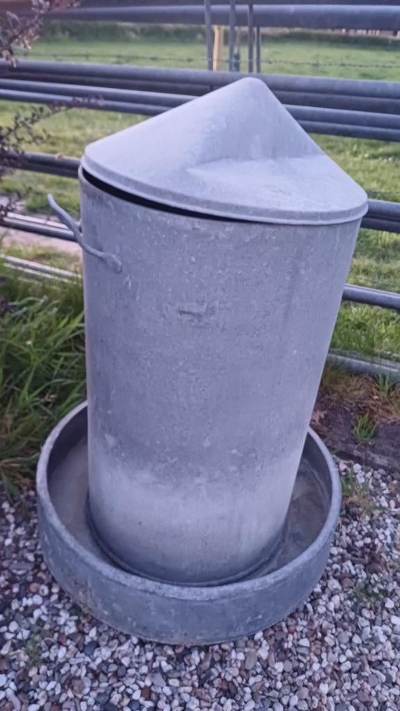 Oude voerton kippen, Ophalen