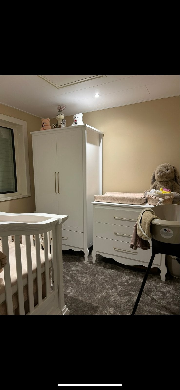 Complete Babykamer: Ledikant, Commode en Kledingkast, Ophalen, Zo goed als nieuw, Jongetje of Meisje