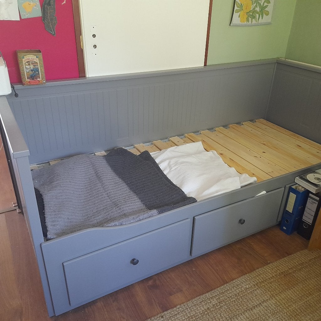 Slaapbank Hemnes, Huis en Inrichting, Slaapkamer | Slaapbanken, Ophalen, 90 cm, Tweepersoons, Zo goed als nieuw