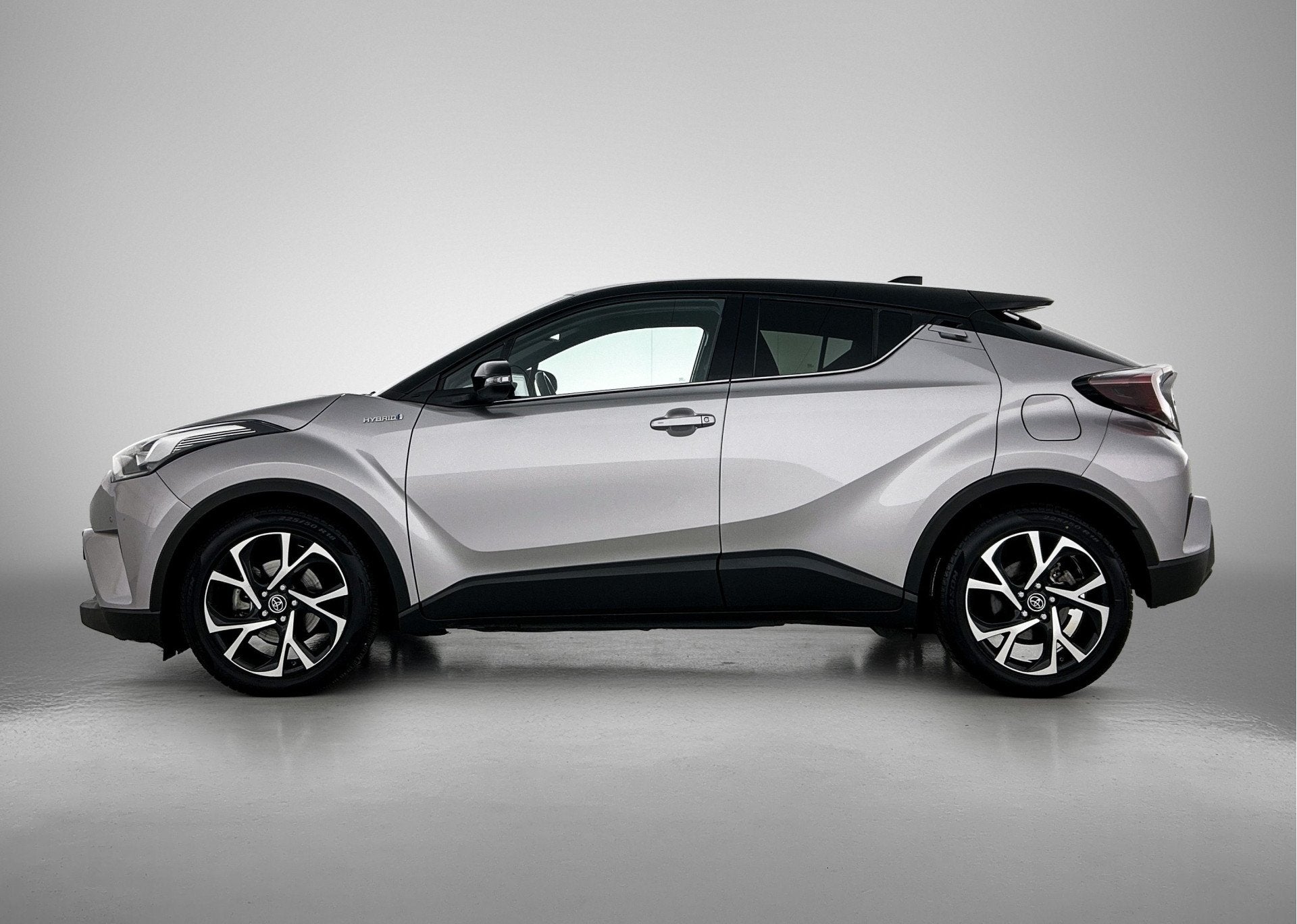 Toyota C-HR 1.8 Hybrid Bi-Tone | Dealer onderhouden | Dodeho, Auto's, 12 maanden, Stof, 4 cilinders, 122 pk