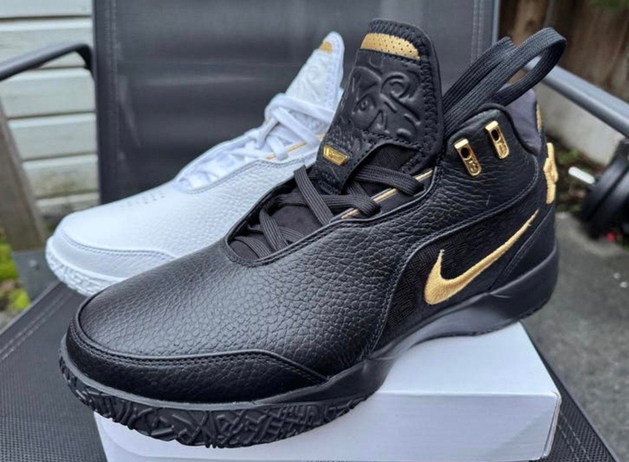 Nieuwe Nike ZM LeBron Nxxt Gen AMPD -43 Zwart/Wit/Goud, Ophalen of Verzenden, Nieuw, Zwart, Sneakers of Gympen