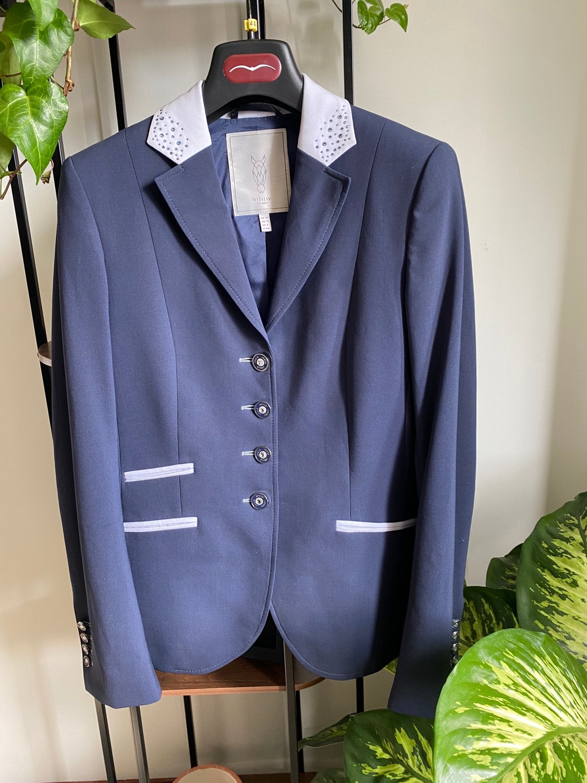 Prachtig Juulc wedstrijdjasje, bijpassende Geblingt plastron, Dieren en Toebehoren, Ophalen, Zo goed als nieuw, Dressuur, Bovenkleding