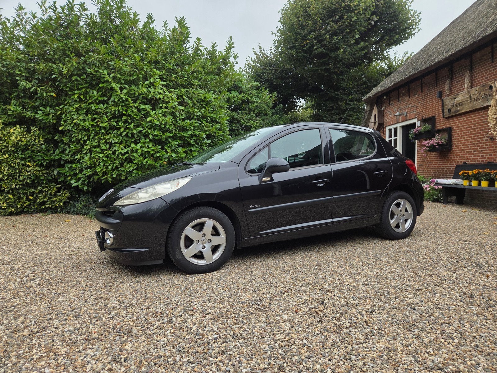 Peugeot 207 1.4 VTI 16V 5DRS 2009 Zwart, Auto's, Voorwielaandrijving, Stof, Zwart, 1153 kg