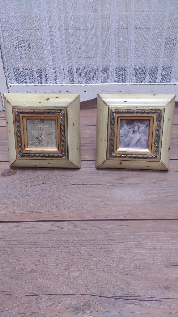 Fotolijstjes, 2 stuks, brocante. Hoogte 16cm., Ophalen of Verzenden