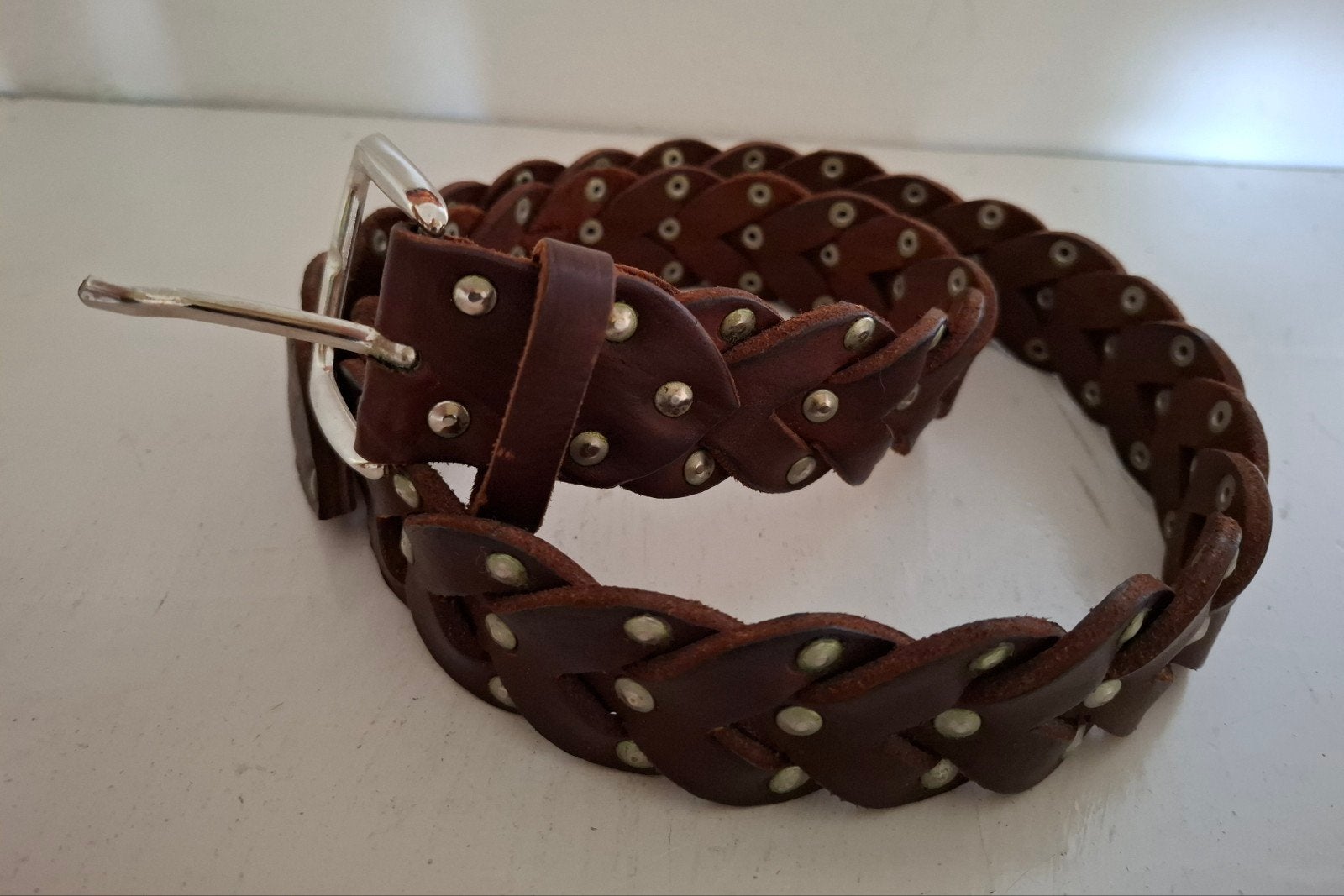 Stoere leren gevochten riem, Ophalen, Tailleriem, Gedragen, Bruin