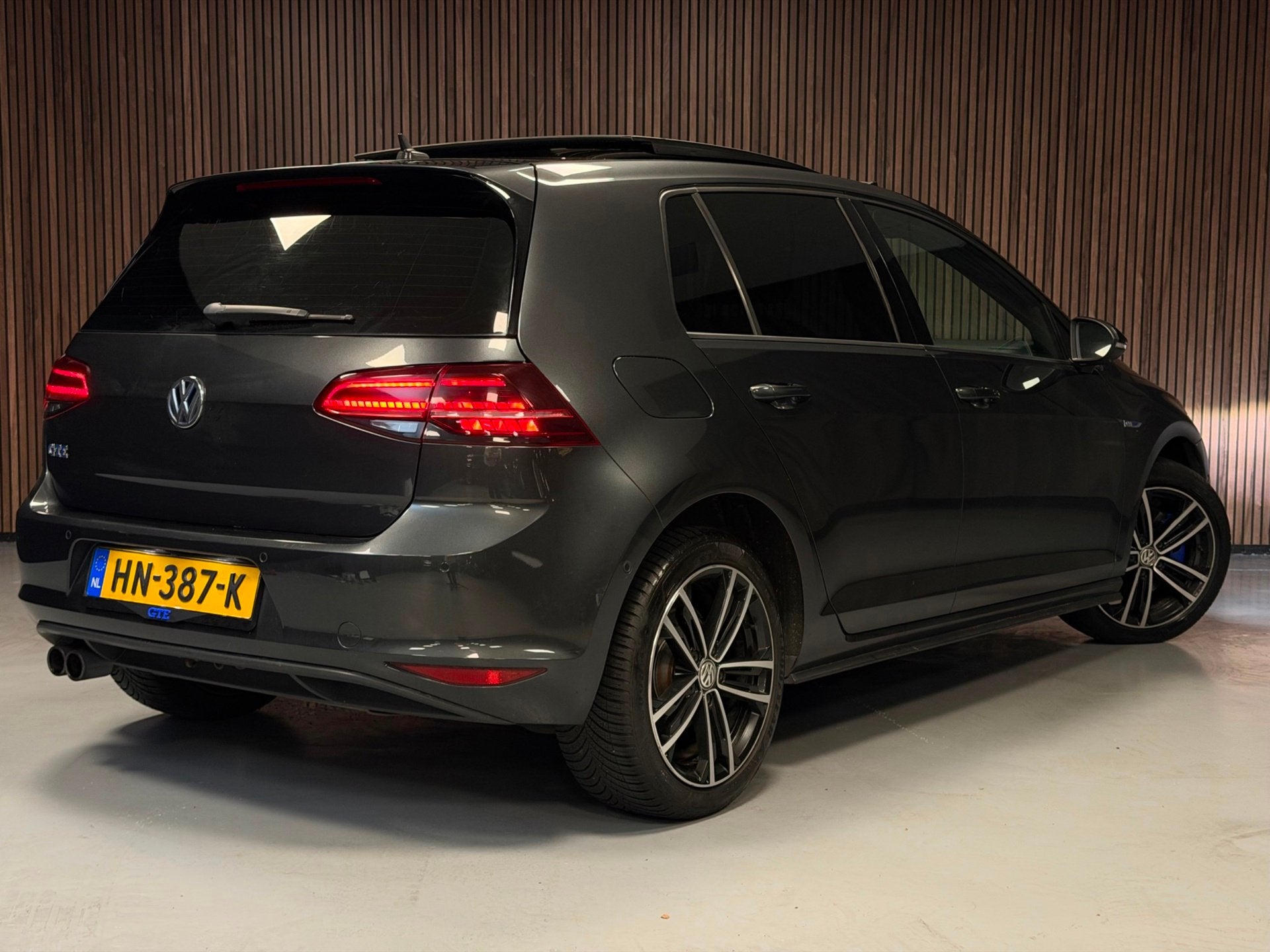 Volkswagen Golf 1.4 TSI GTE PANORAMADAK|ACHTERUITRIJCAMERA|2, Auto's, Stof, Gebruikt, 4 cilinders, Zwart
