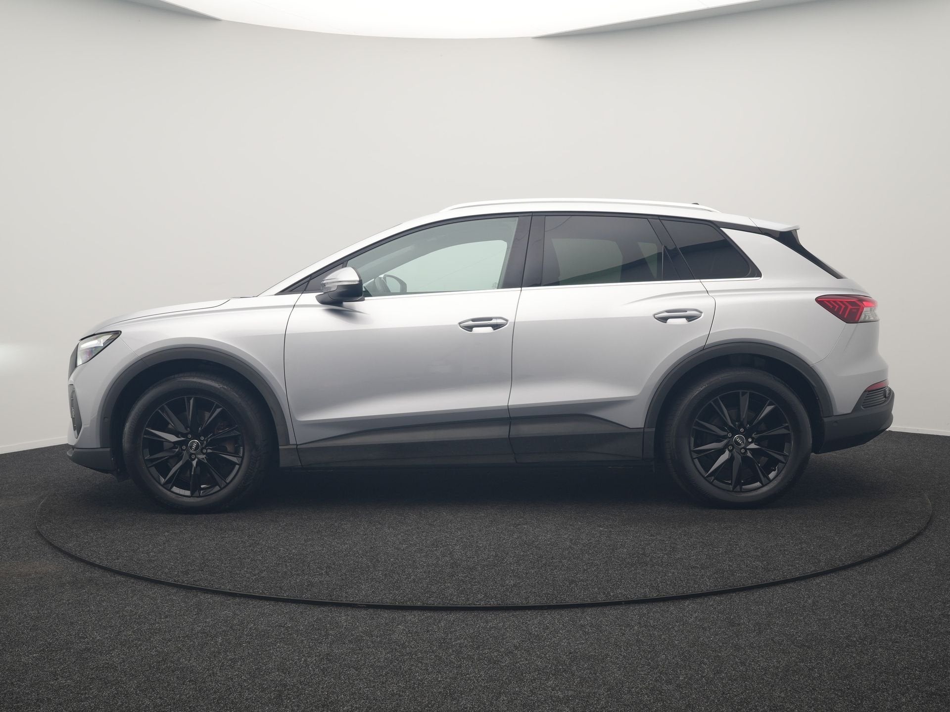 Audi Q4 e-tron 40 Advanced edition 77 kWh 204pk Dealer O.H |, Automaat, Dealer onderhouden, Gebruikt, 82 kWh