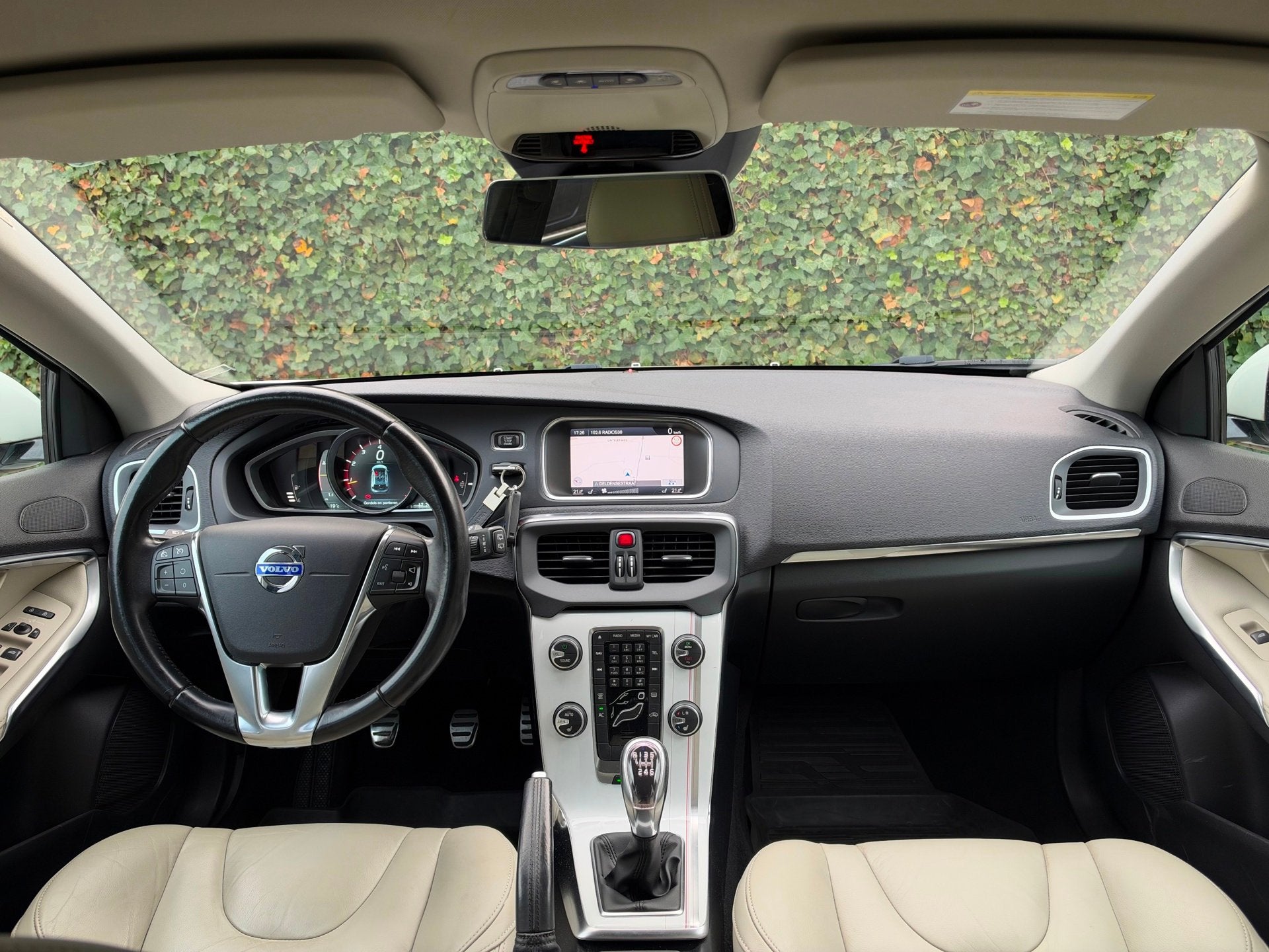 Volvo V40 1.6 T3 Summum | Leder | Cruise | Navi | Pdc, Voorwielaandrijving, Gebruikt, 4 cilinders, 150 pk