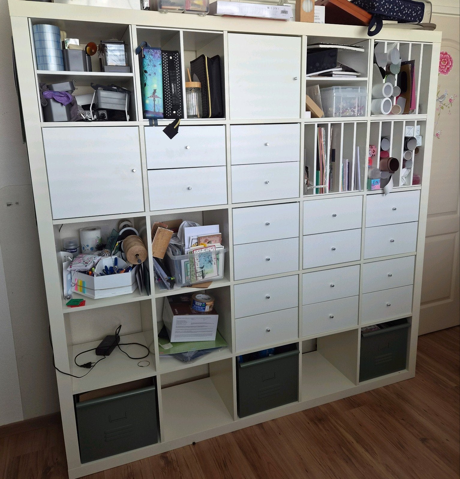 Nette IKEA Kallax vakkenkast 25 vakken met inzetstukken, Ophalen, Zo goed als nieuw