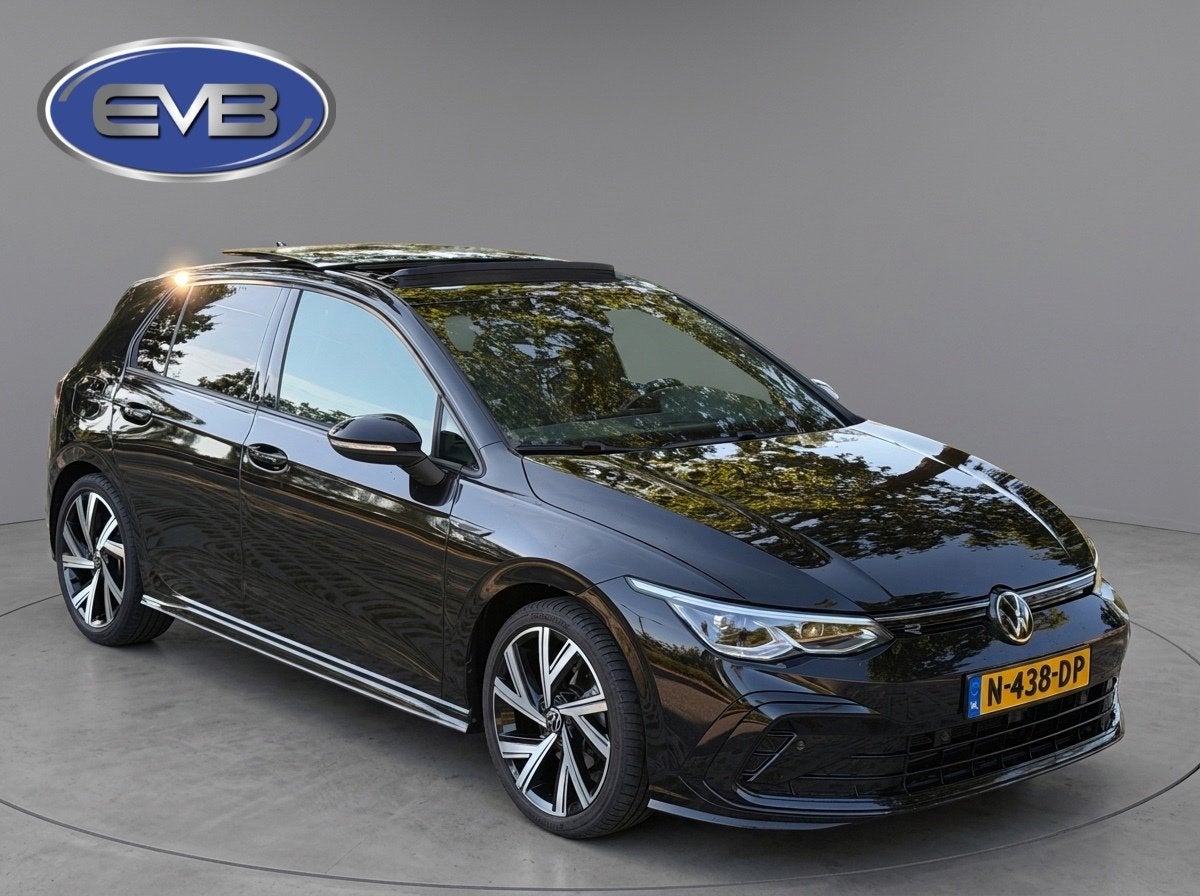 Volkswagen Golf 1.5 eTSI AUTOMAAT R-Line Business, panoramad, Auto's, Dealer onderhouden, 4 cilinders, 150 pk, Zwart