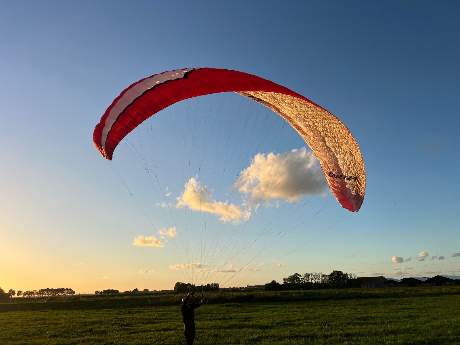 Ozone Buzz Z4 MS 75-95kg EN-B, Sport en Fitness, Ophalen, Zo goed als nieuw, Scherm