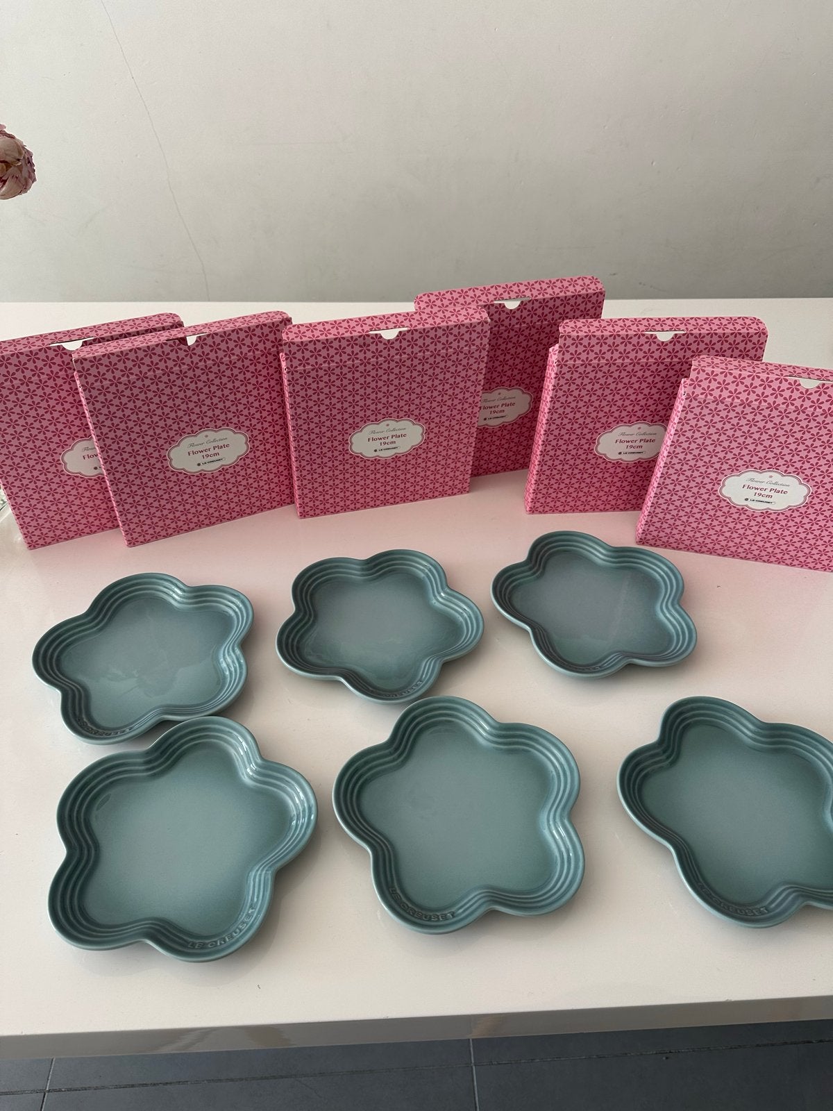 Le Creuset Flower Plate 19cm - Sea Salt (Nieuw), Verzenden, Nieuw, Bord(en), Overige stijlen