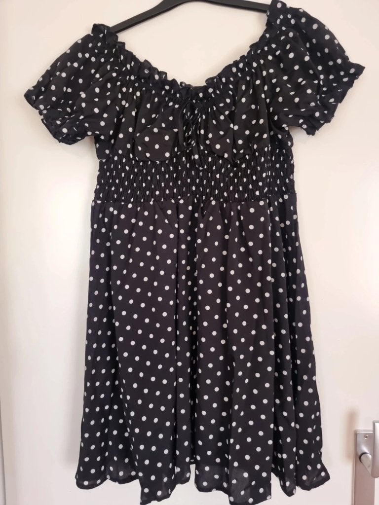 Zwarte korte zomer jurk met witte polka dots in maat 1XL, Kleding | Dames, Zwart, Maat 46/48 (XL) of groter, Nieuw, Ophalen of Verzenden