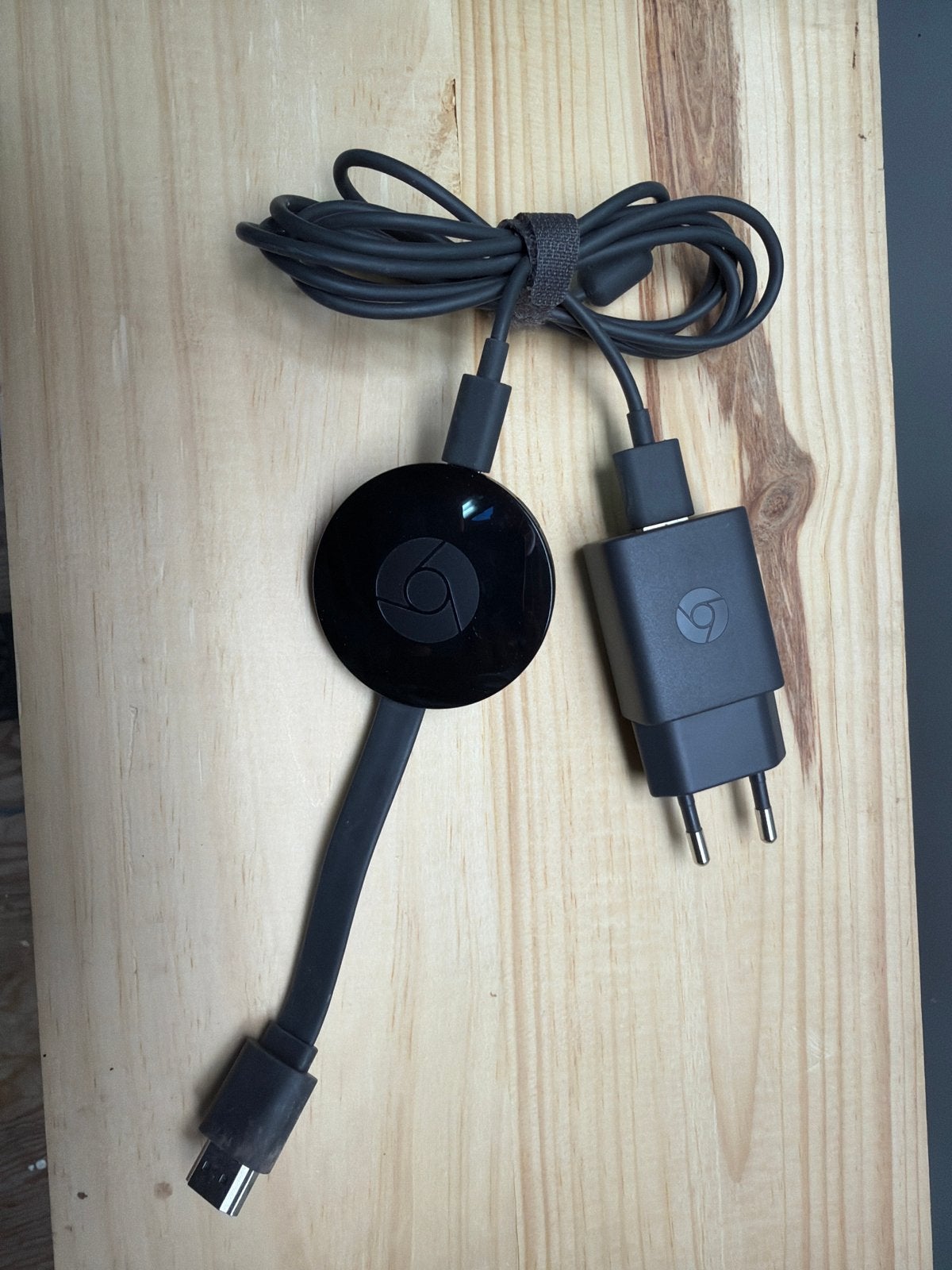 Google Chromecast 2e generatie met adapter, Audio, Tv en Foto, Mediaspelers, Ophalen of Verzenden, Zo goed als nieuw, HDMI, Zonder harde schijf