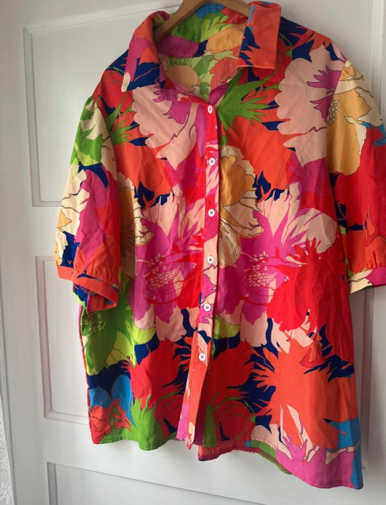 Zomerse kleurrijke gebloemde blouse met pofmouwen XXXL 44 46, Ophalen of Verzenden, Zo goed als nieuw, Maat 42/44 (L), Overige kleuren