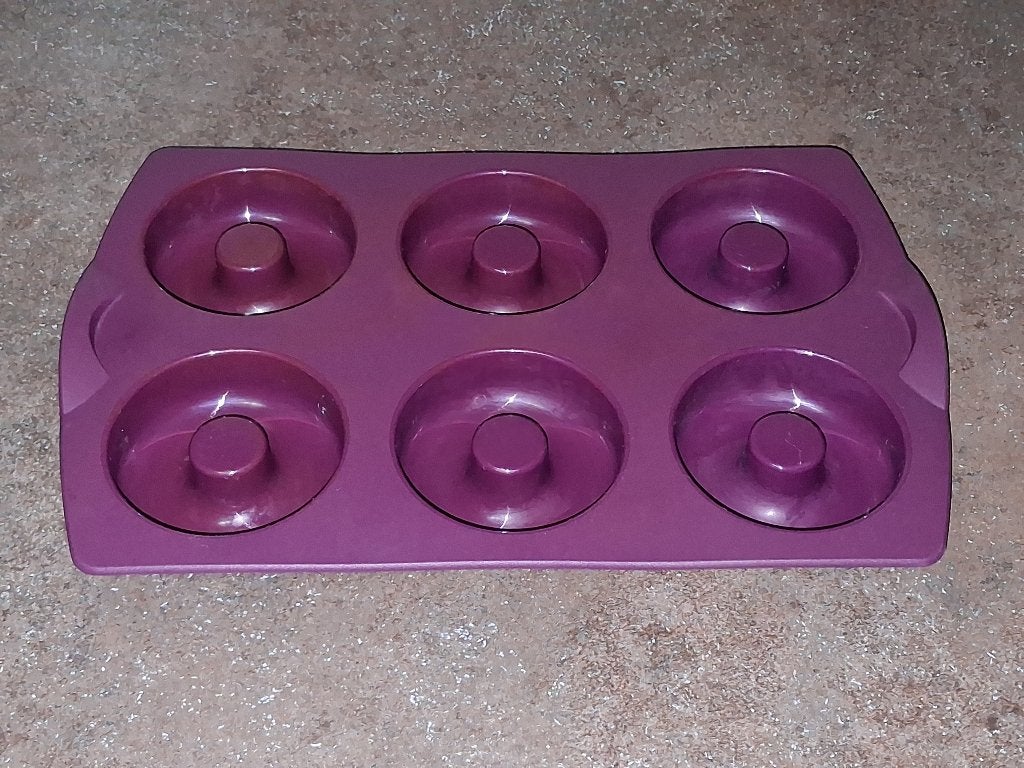 Tupperware MFV multiflex donut bakvorm paars nieuwstaat, Ophalen of Verzenden, Zo goed als nieuw, Paars, Schaal
