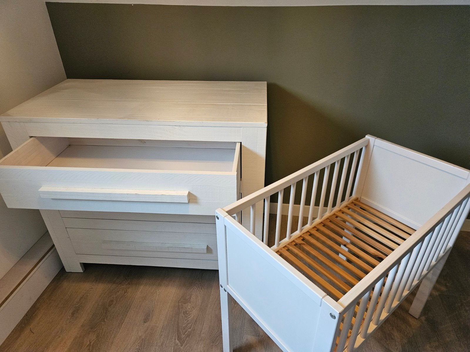 Kinderkamer set: Commode, bedje, wiegje  en Box (4 stuks), Kinderen en Baby's, Kinderkamer | Complete kinderkamers, Ophalen, Gebruikt