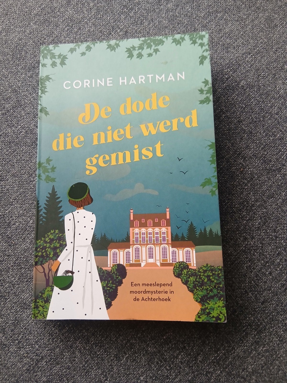 De dode die niet werd gemist - Corine Hartman, Ophalen of Verzenden, Zo goed als nieuw, Corine Hartman
