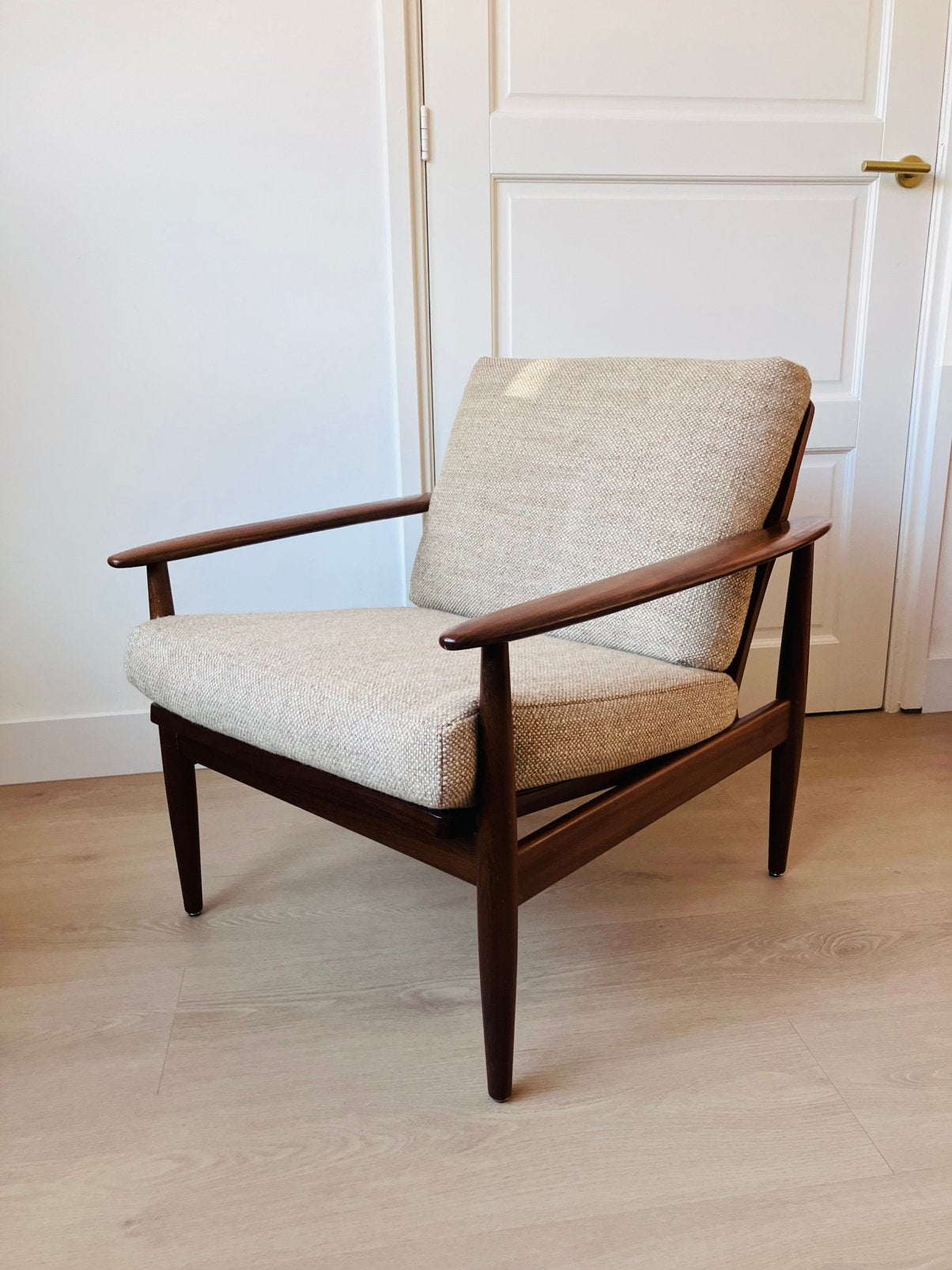 Mooie Vintage fauteuil in massief teak, Ophalen, Minder dan 75 cm, Vintage, Zo goed als nieuw