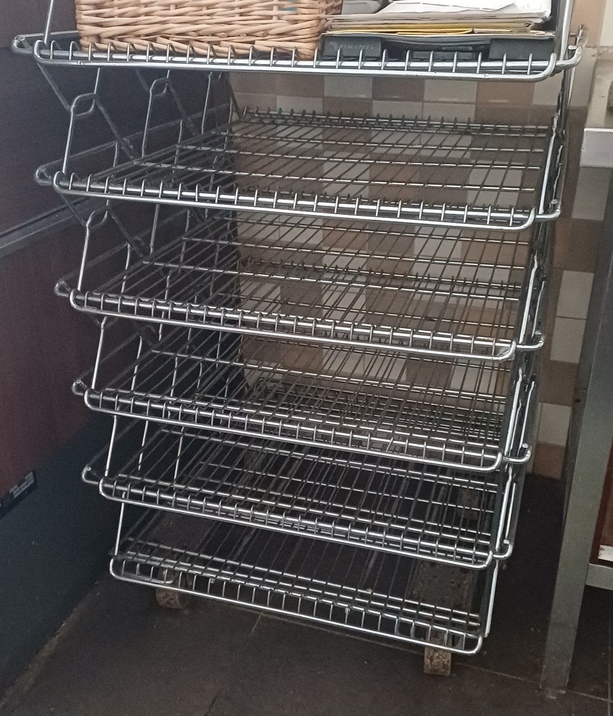RVS Draadkar op wielen, Ophalen