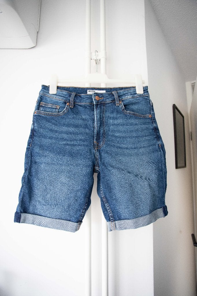 Korte spijkerbroek / jeans Bershka maat 40 (M), Kleding | Heren, Broeken en Pantalons, Ophalen of Verzenden, Zo goed als nieuw