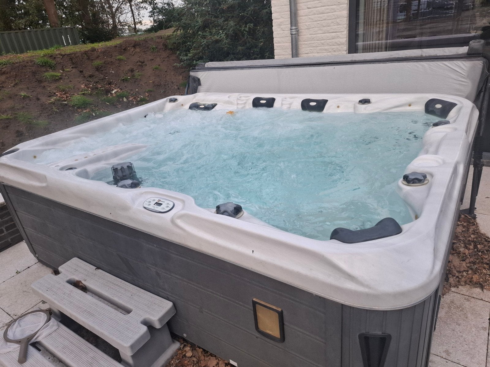 Luxe Jacuzzi / Spa voor 7 personen., Ophalen, Gebruikt, Afdekzeil, Vast