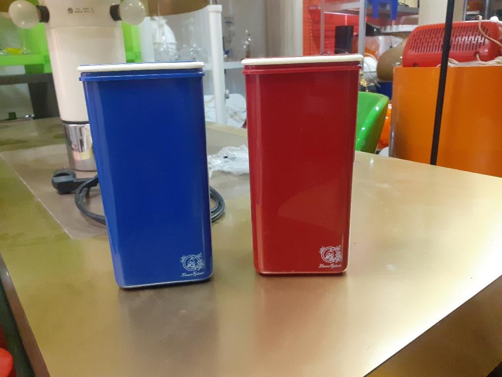 Mepal trommels design DE blauw rood retro 9 x 7 cm x 20 h, Huis en Inrichting, Keuken | Keukenbenodigdheden, Gebruikt, Kunststof