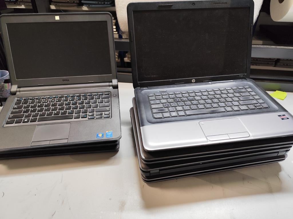 Partij oude laptops werkend met adapter, Ophalen