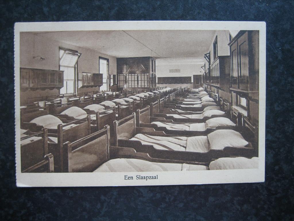 NEERBOSCH weesinrichting Een slaapzaal, Verzamelen, Ansichtkaarten | Nederland, Ophalen of Verzenden, 1920 tot 1940, Gelderland