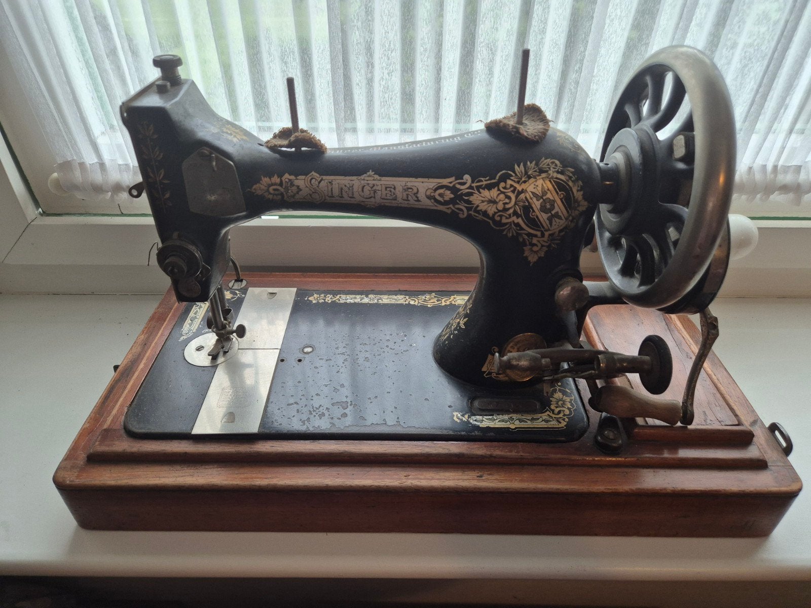 100 jaar oude handnachine, Ophalen