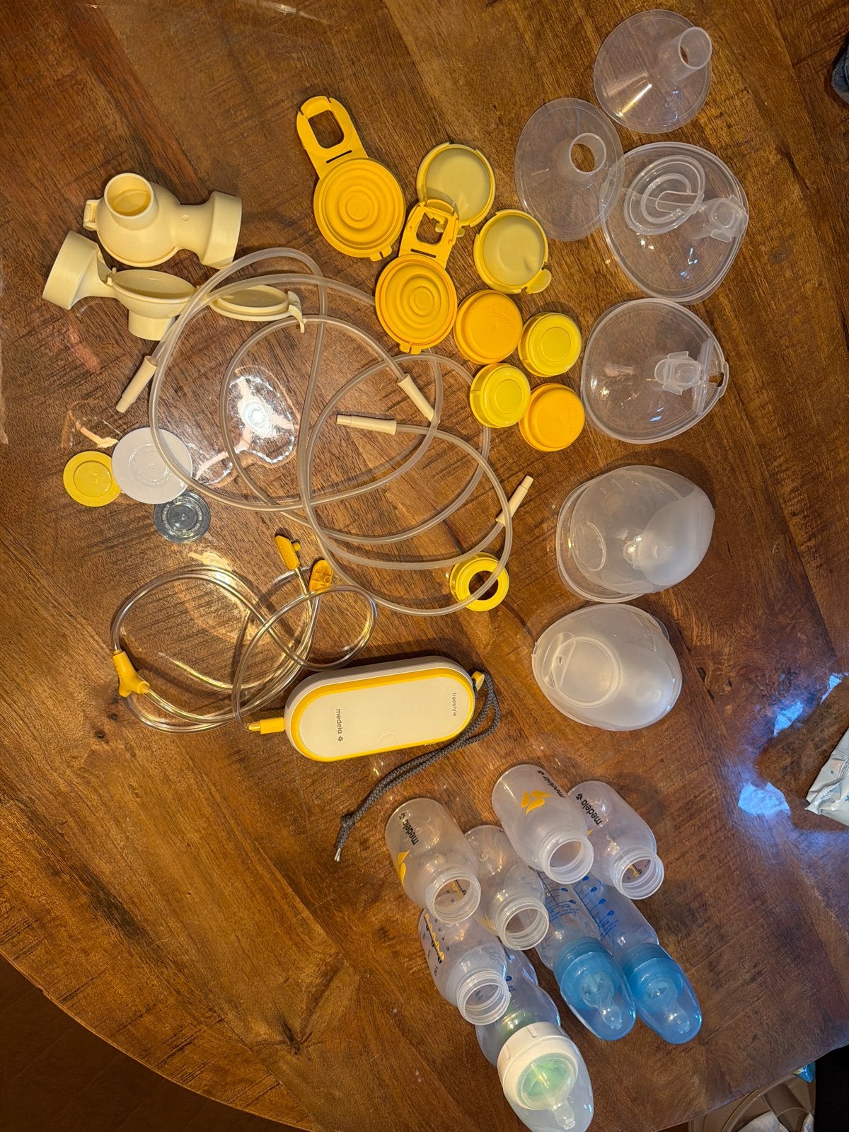 Medela Freestyle kolfapparaat met accessoires, Ophalen of Verzenden, Gebruikt