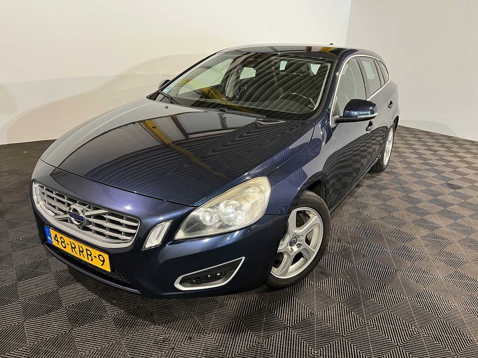 Volvo V60 1.6 T3 Momentum, 48-RRB-9, Auto's, Voorwielaandrijving, 15 km/l, Gebruikt, 4 cilinders